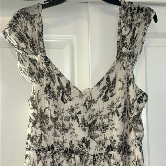 Express Black and White cold shoulder Floral Maxi Dress - Picture 3 of 8